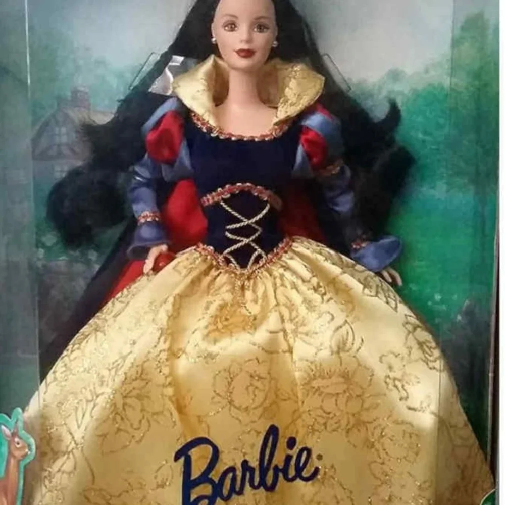 Barbie Snow White Doll with Yellow and Blue Dress - Picture 2 of 6